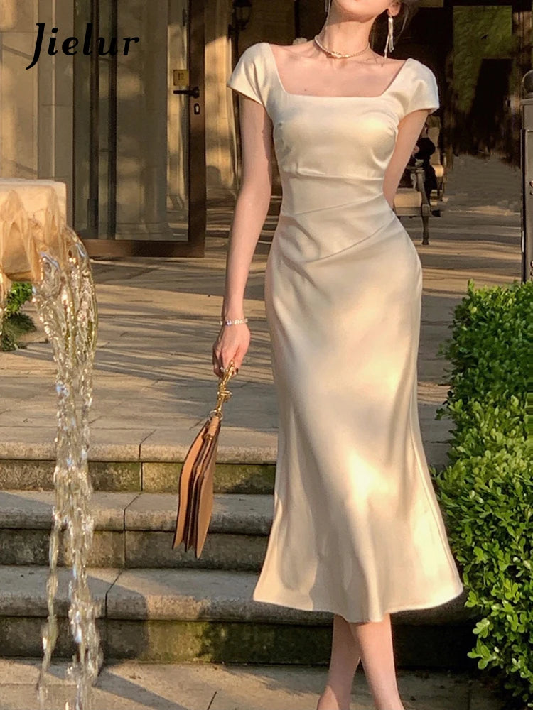 Robe en Satin Beige
