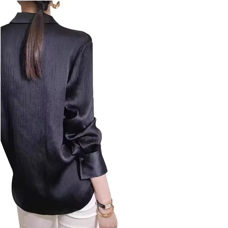 Chemise en satin noir